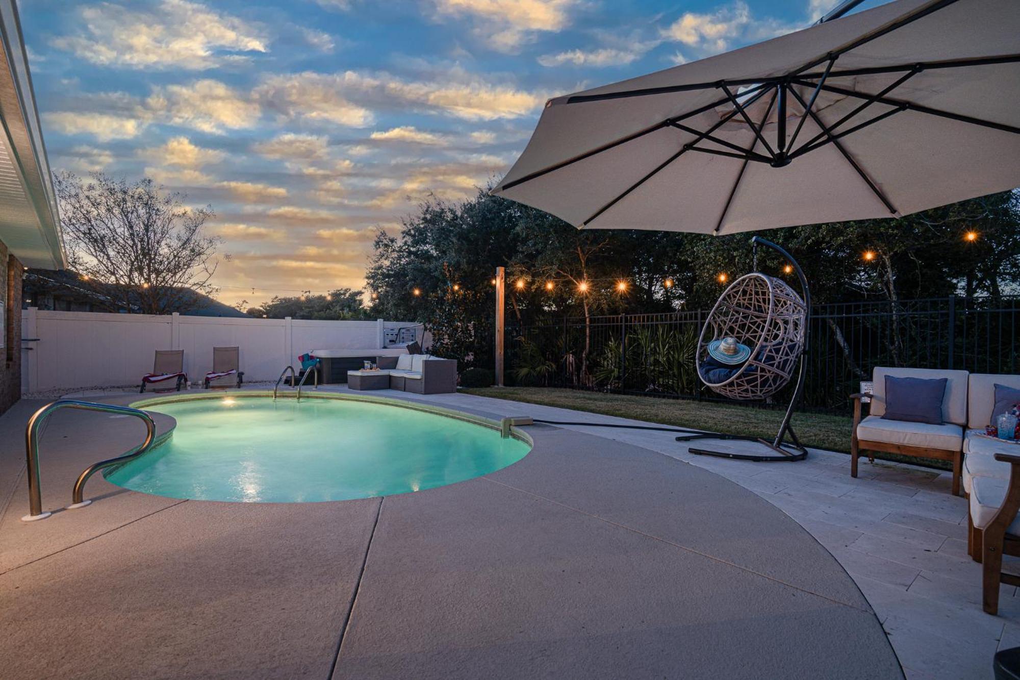 Heated Pool And Golf Cart, Walk To Beach! Best Deal! Destin Eksteriør billede